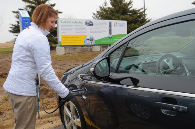 alliant-energy-offers-employer-rebate-for-electric-car-chargers